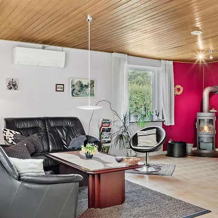 3 Bedroom Awesome In Дом отдыха *