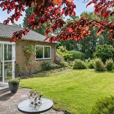 Holiday home Lovely In With Kitchen